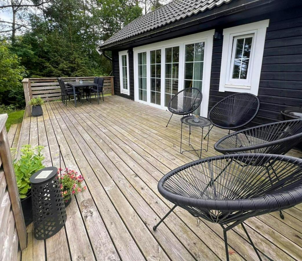 Mini House With Sandy Beach And Sauna - B&B Olofstorp