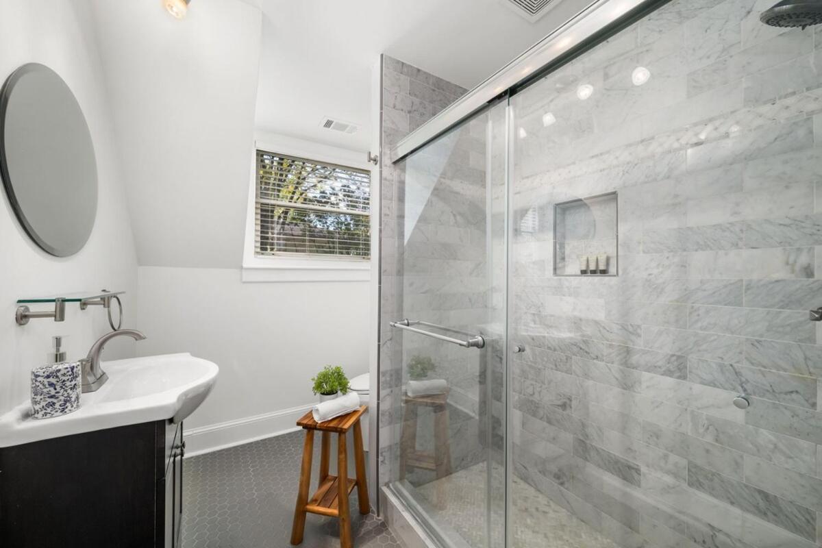 Walkable Grant Park 1920s Home with King Bed - Ferienwohnung Atlanta