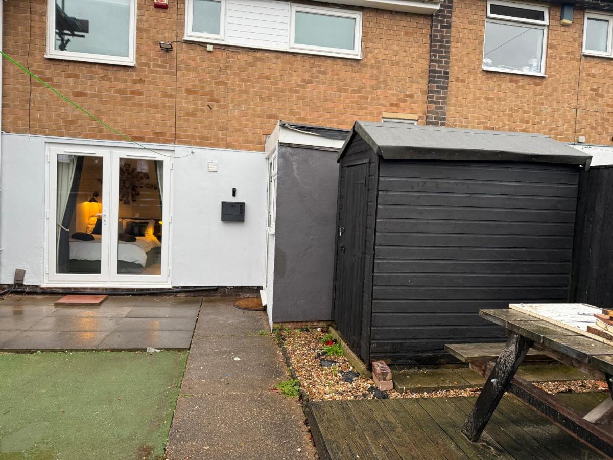 4 Bedrooms 2 baths Sleeps up to 9 Perfect For Contractors Leisure Stays Relocators King or Twin Bed Options - B&B Nottingham