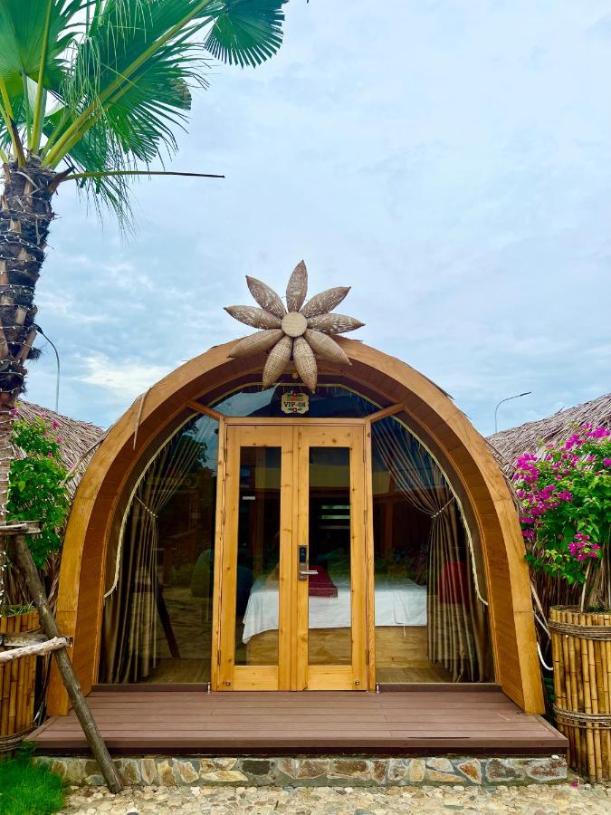 Family Room with Garden View