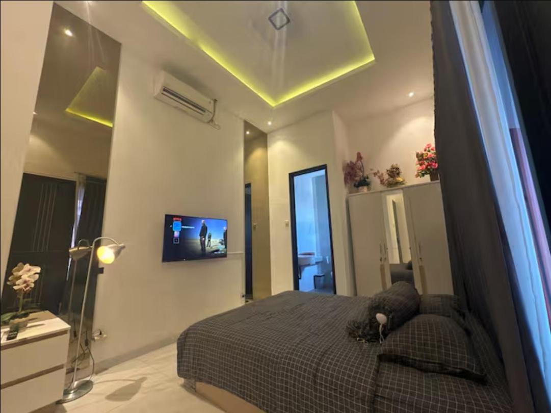Villa Velare 01 Dharmahusada Indah Galaxy Mall - B&B Surabaya