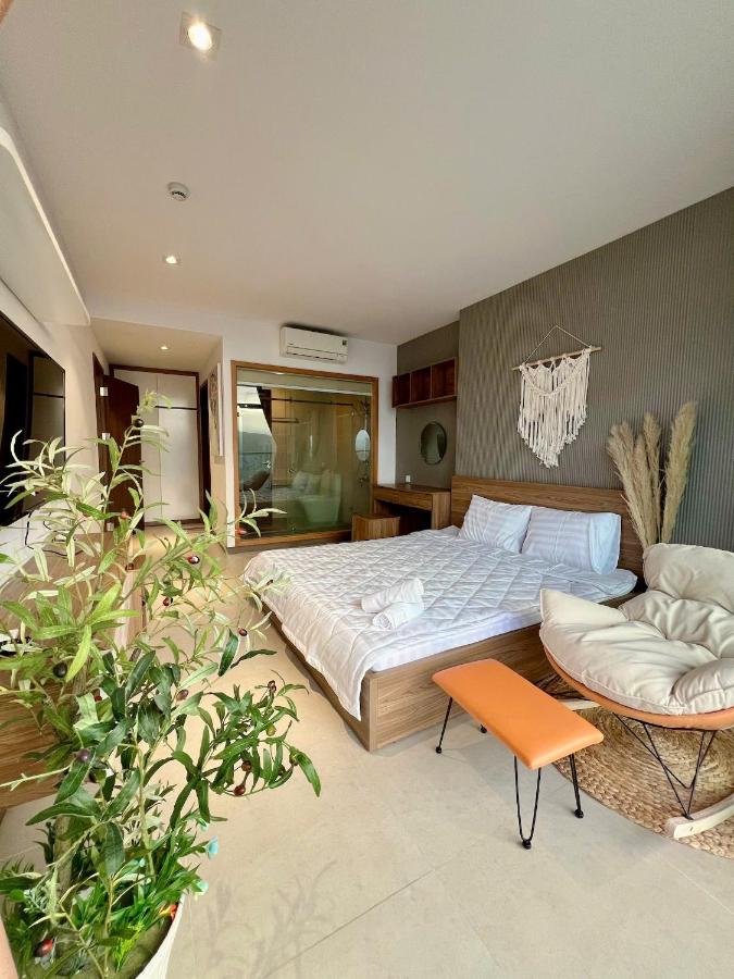 One-Bedroom Apartment with City View