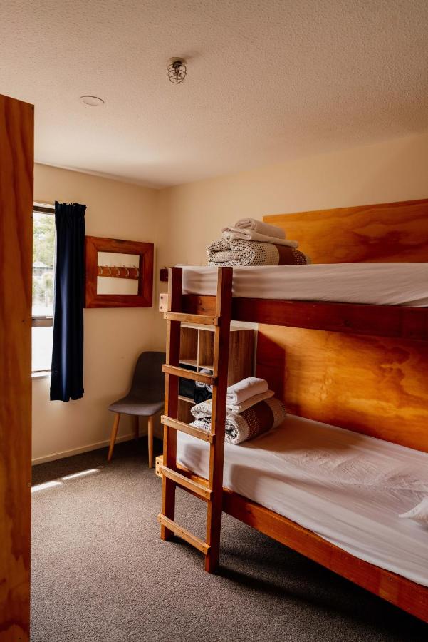 Lits Superposés dans Dortoir Mixte de 2 Lits