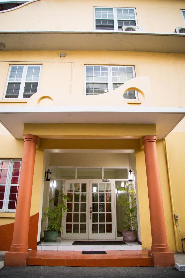 Choose To Be Happy at The Westbury - Two Bedroom Apartment - Ferienwohnung Kingston