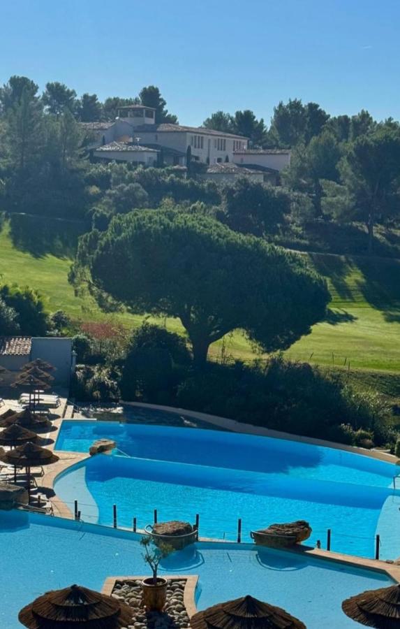MAGNIFIQUE APPARTEMENT VUE MER, PISCINE, GOLF et TENNIS PRIVE - Chambres d'hôtes Les Lecques