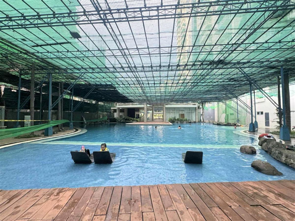 City View with Balcony at Kasara Residences C5 Pasig - B&B Manila