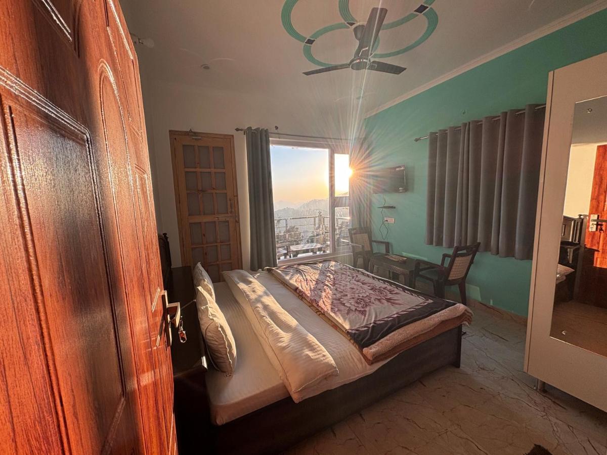 Deluxe Double Room (2 Adults + 1 Child)