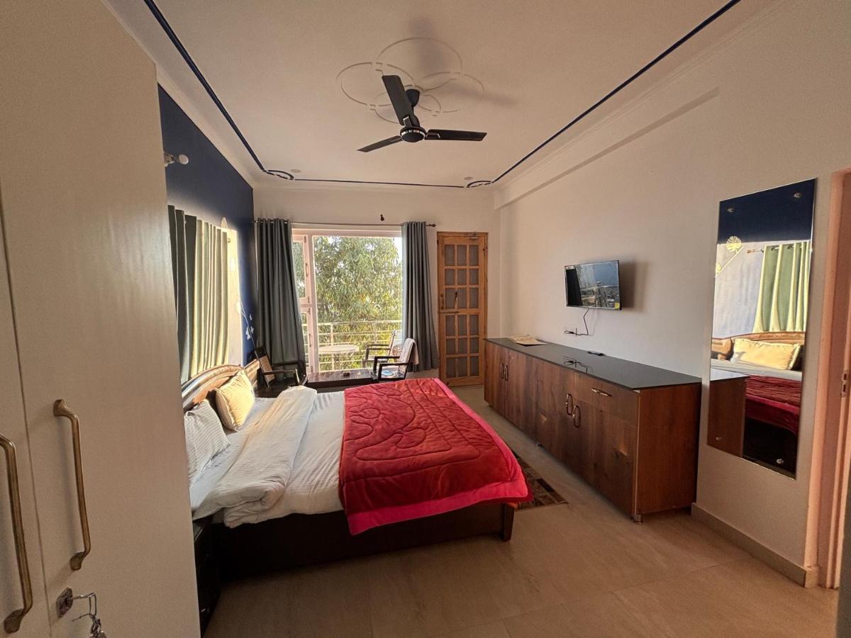 Deluxe Double Room (2 Adults + 1 Child)