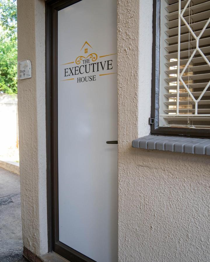 Camera Queen Standard