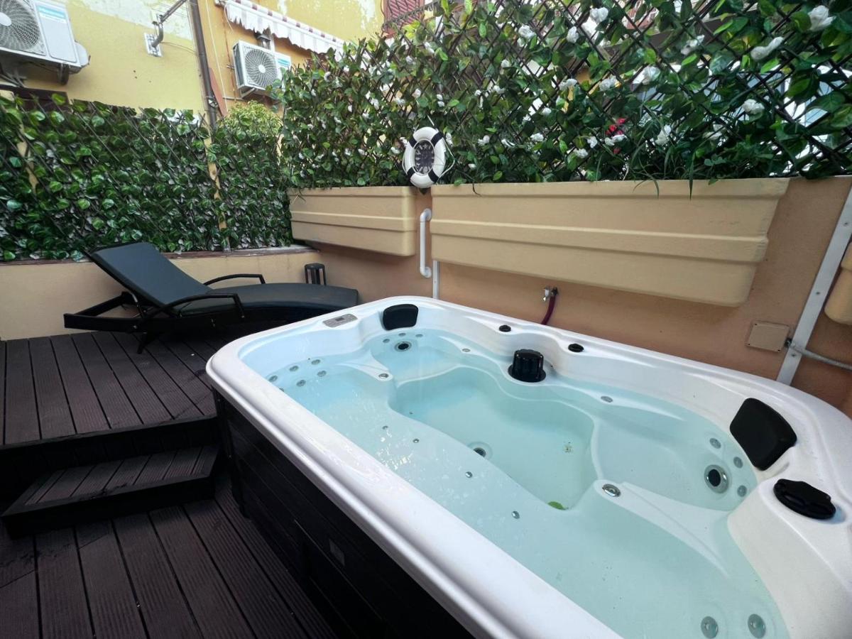 Anto's House 2 bedroom Gulf View home with Jacuzzi - B&B Olbia