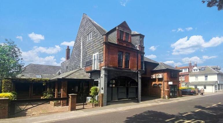 Beach Retreat, Stylish 1-Bed in Canford Cliffs - Ferienwohnung Canford Cliffs