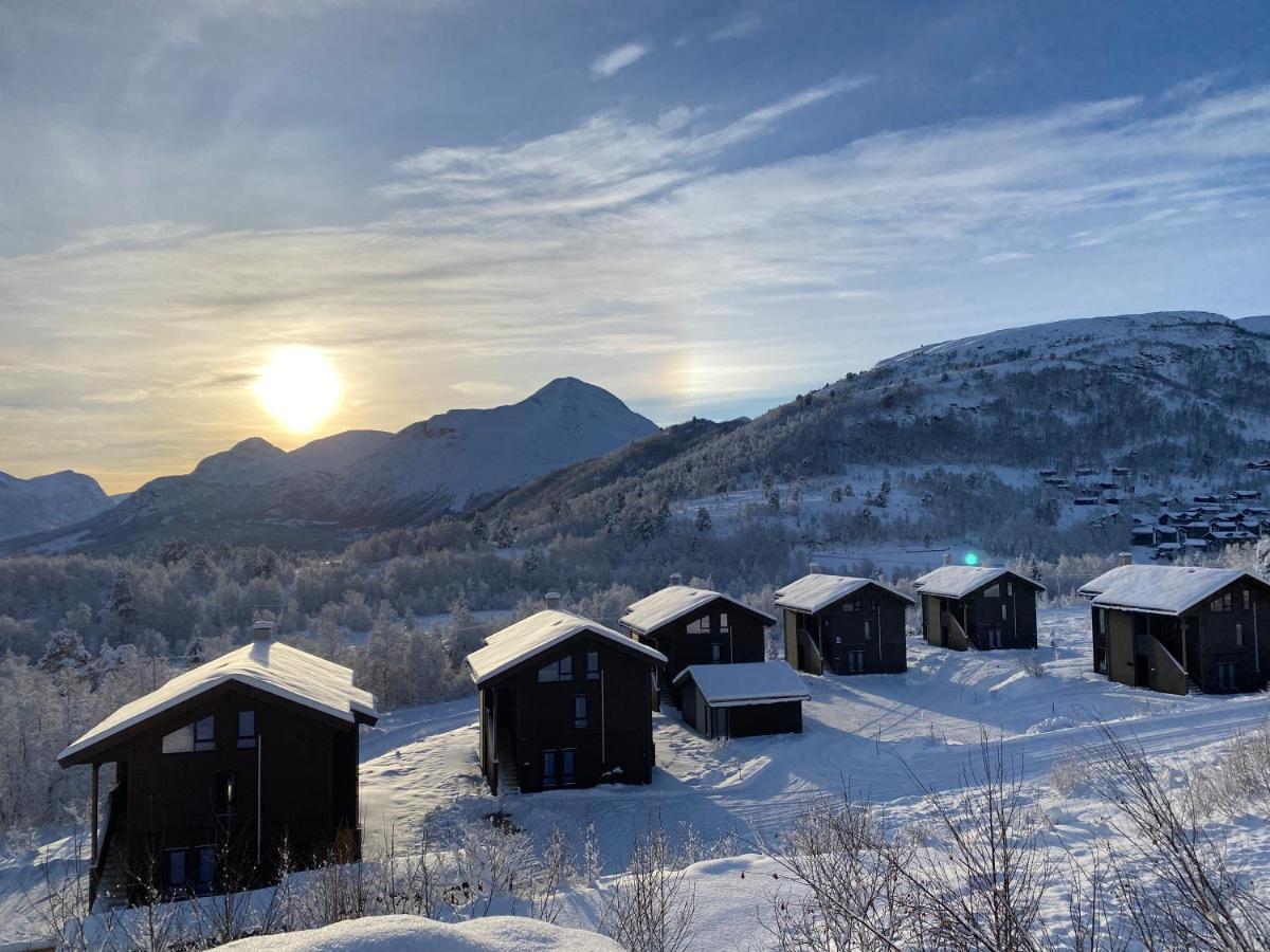 New Apartment, Porch & Sauna, Sunnmøre Alps - B&B Stranda