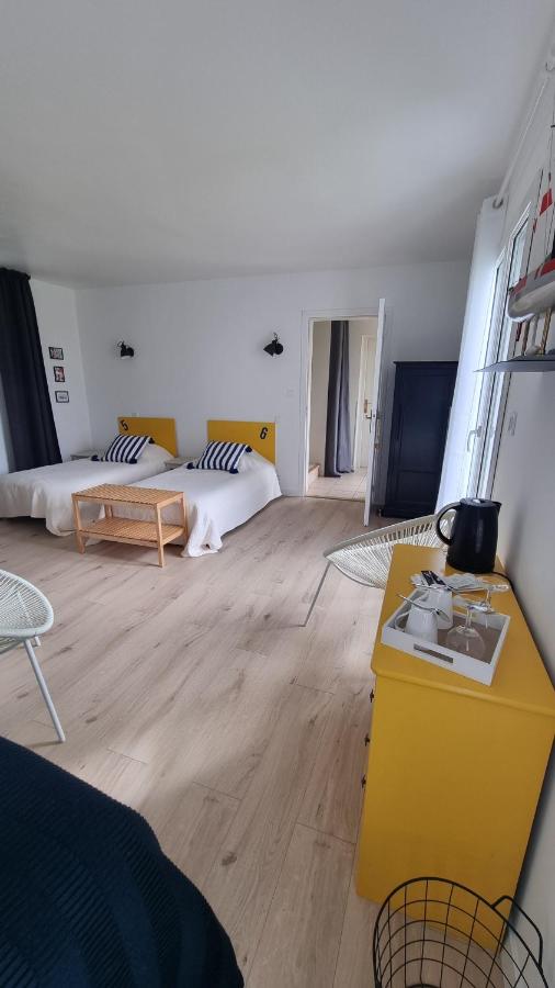 Family Room with Garden View