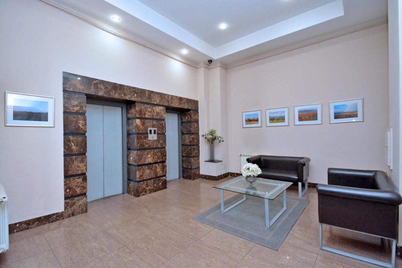 Apartment On Aram Street 2 Bedrooms With 2 Open Balcony - Bed and Breakfast Jerevan