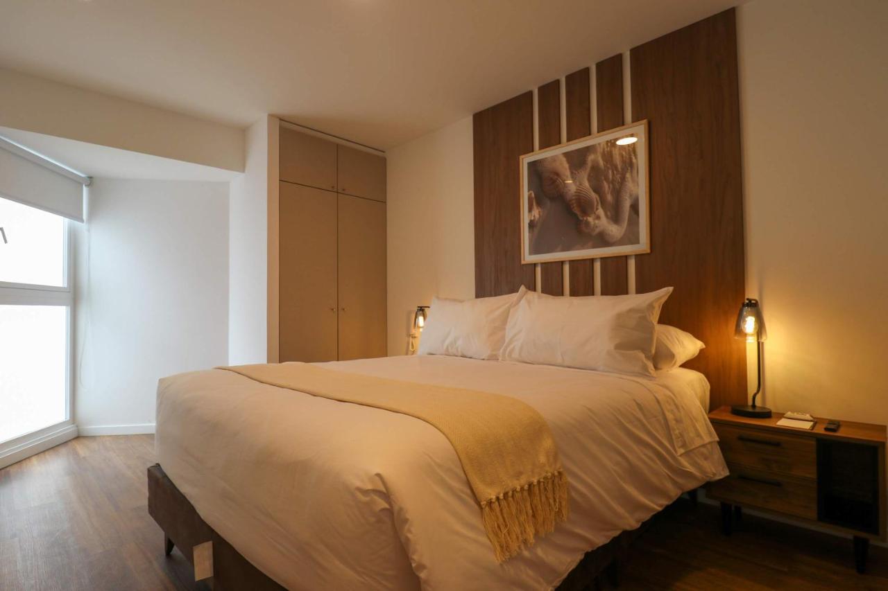 Executive 2BR with Balcony in Premium San Isidro - B&B Lima