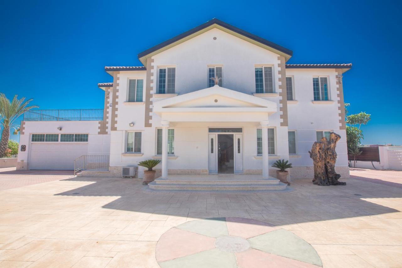 Papas Family Villa - B&B Paralímni