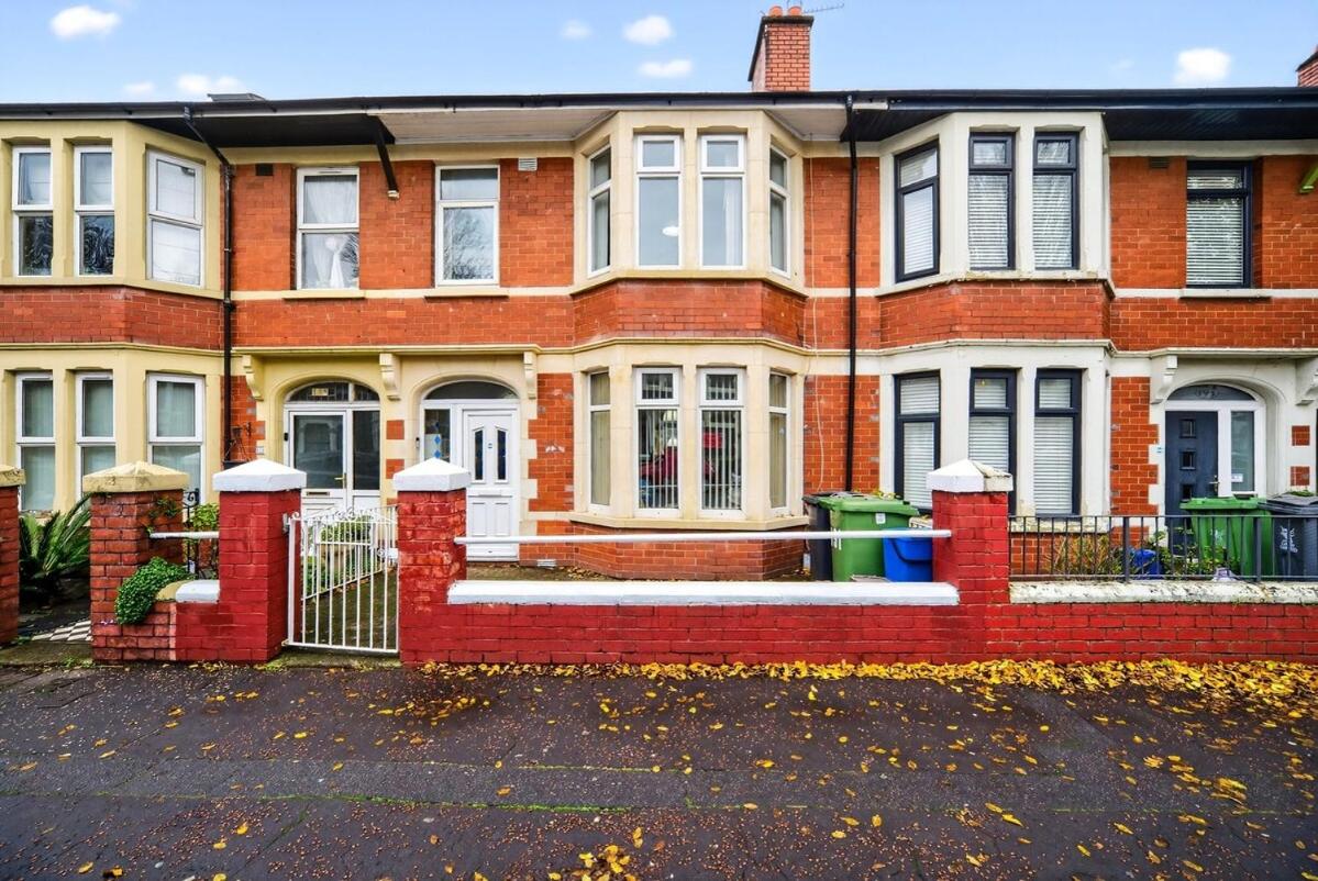 Spacious 5BR Home in Cardiff Bay with Office Area - B&B Cardiff