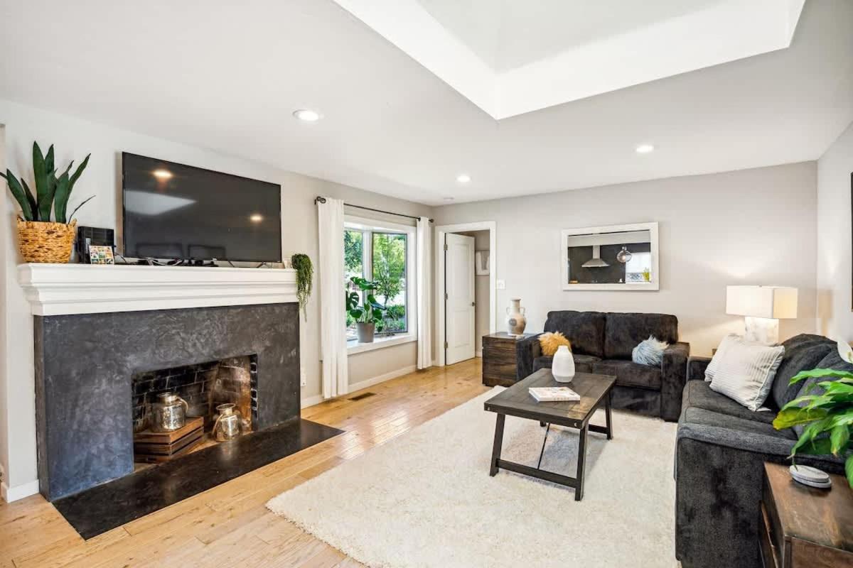 Modern Napa 3BD Wine Country Escape with Pool and Spa - B&B Napa