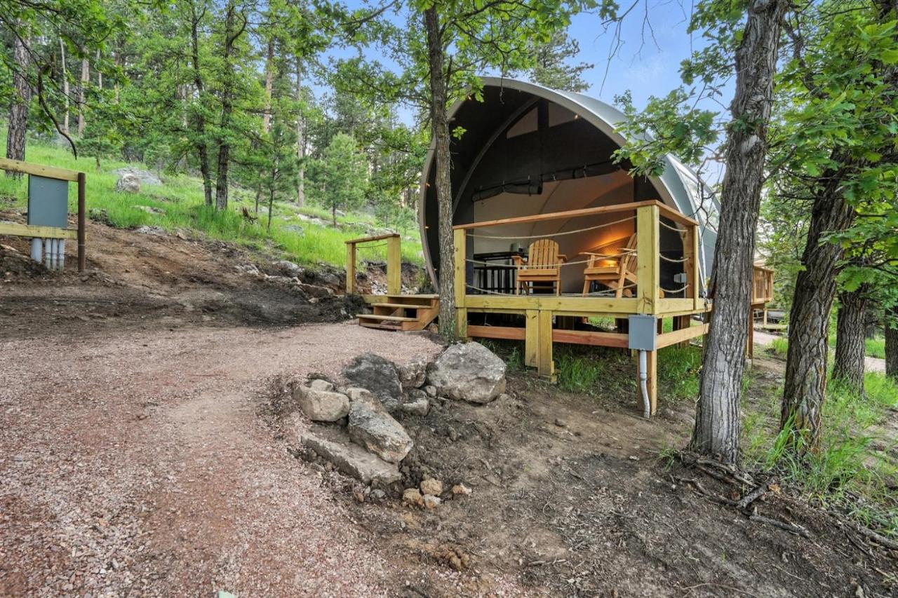 Escape to Cloud Nine Glamping in the Black Hills - Bed and Breakfast Keystone