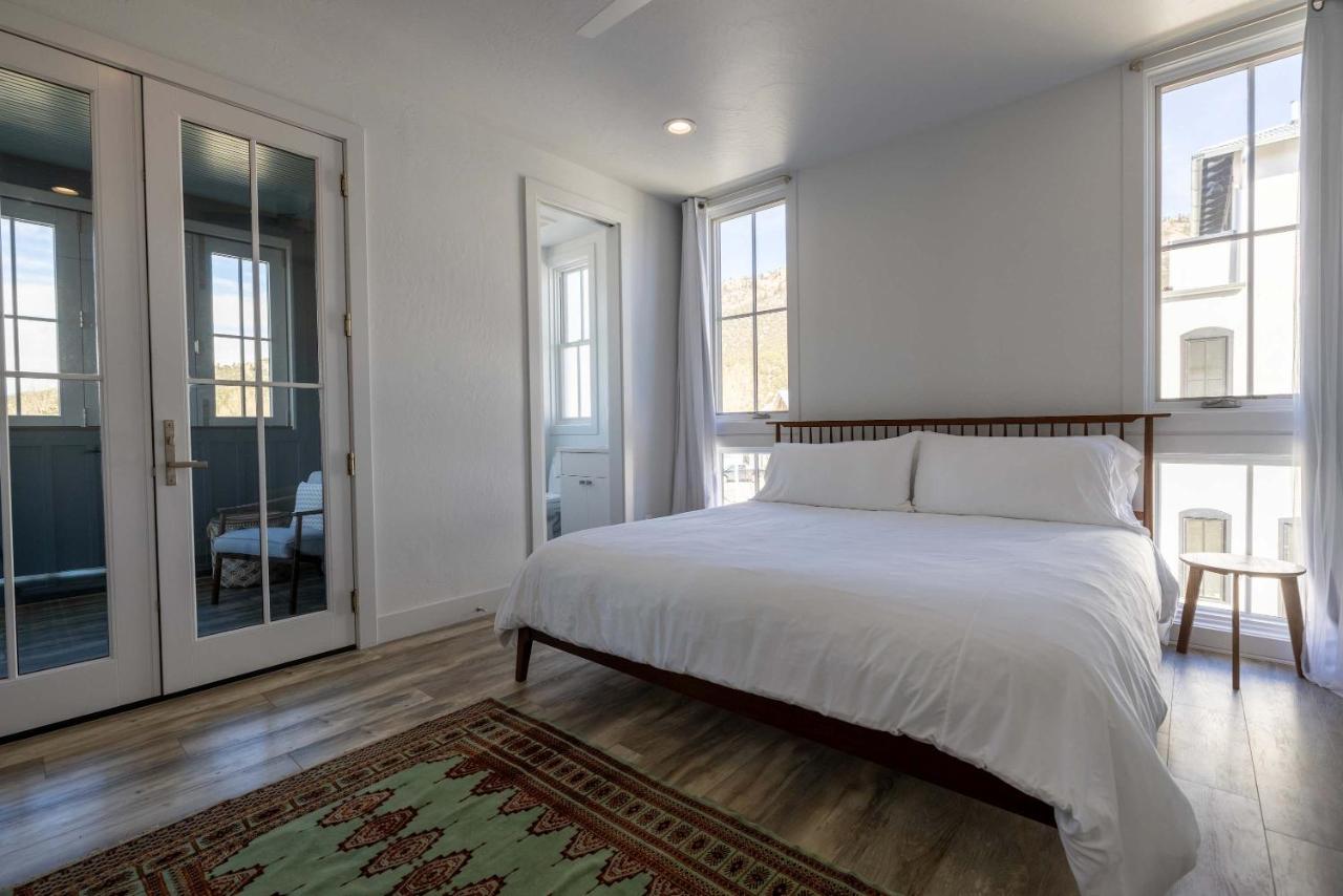 The Jackalope Rooftop w Fire Pit & Epic Mountain Views - Ferienwohnung Buena Vista