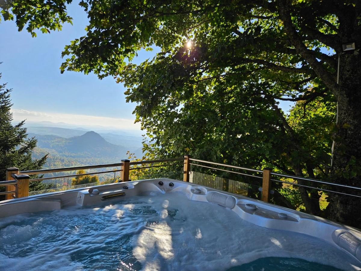 3 Chalets avec vue imprenable et SPA - Chambres d'hôtes Queyrières