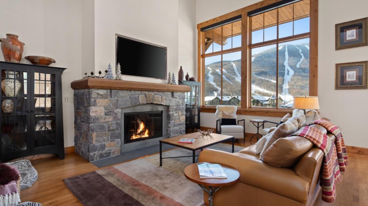 STOWE GLOBE 4 BEDROOM LUXURY CABIN SKI IN SKI OUT By Stowe Mountain Rentals - B&B Stowe