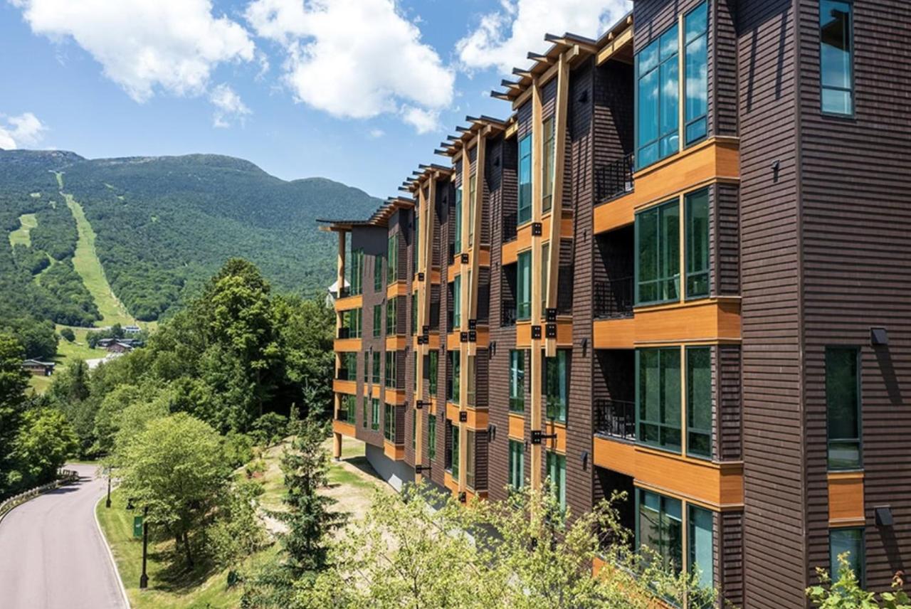 402 - Treehouse Condo - Spruce Peak - Stowe Mt Resort - Ski in Ski Out - Sleeps 9 - B&B Stowe