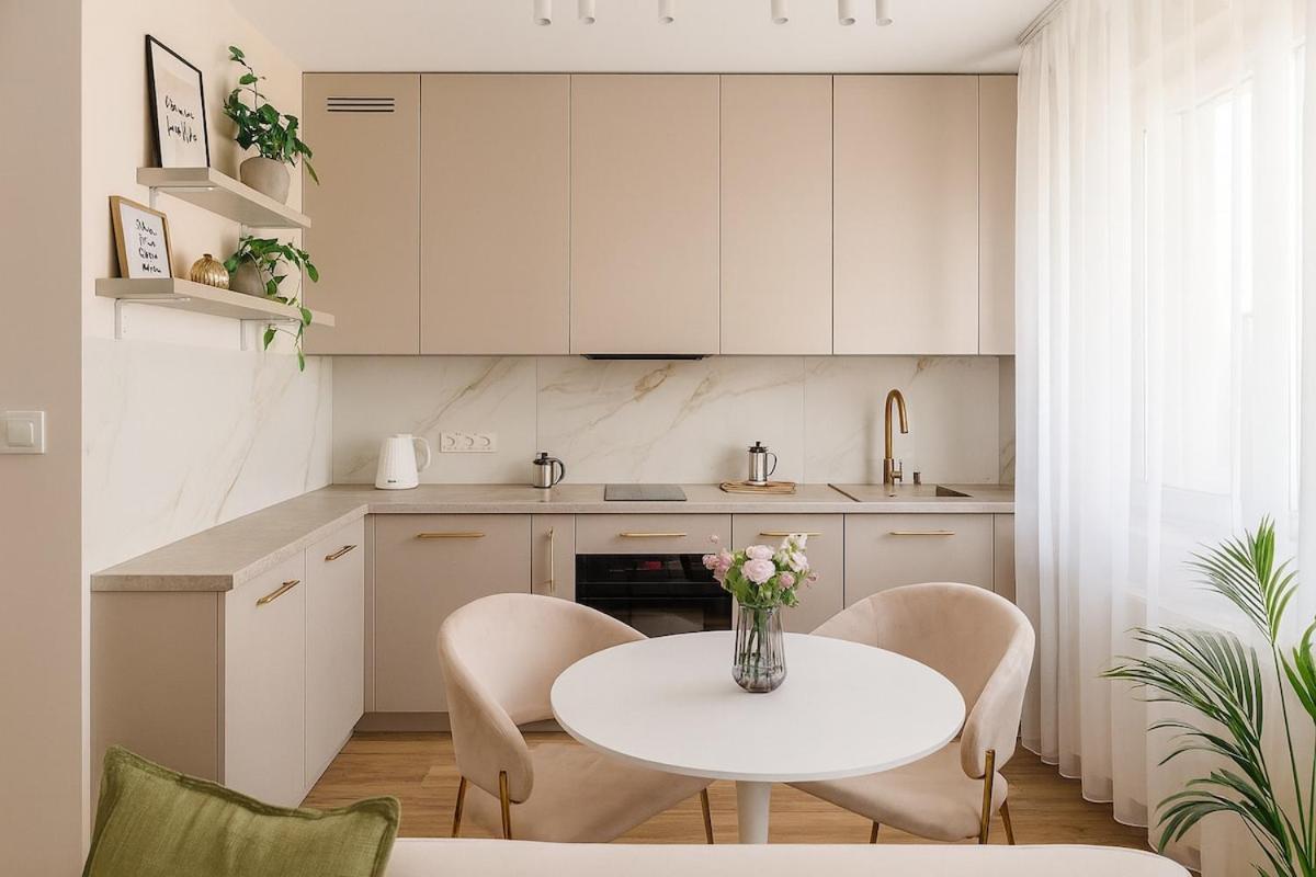 Komfortowy Apartament NEXT Ursus - Parking - Szybkie Wi-Fi - B&B Varsovia