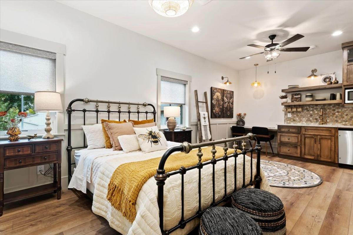 The Bee Room - Cozy Retreat on Midway Main Street - Ferienwohnung Midway