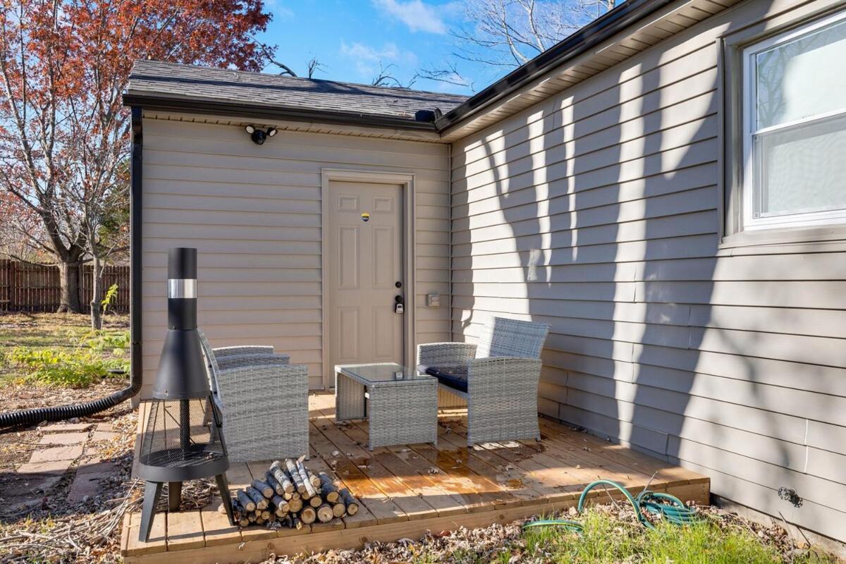 OneNinth-Luxury Downtown Retreat - Bed and Breakfast Lee's Summit