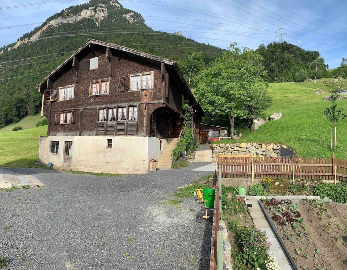 Ferienhaus Unteraxen - B&B Sisikon