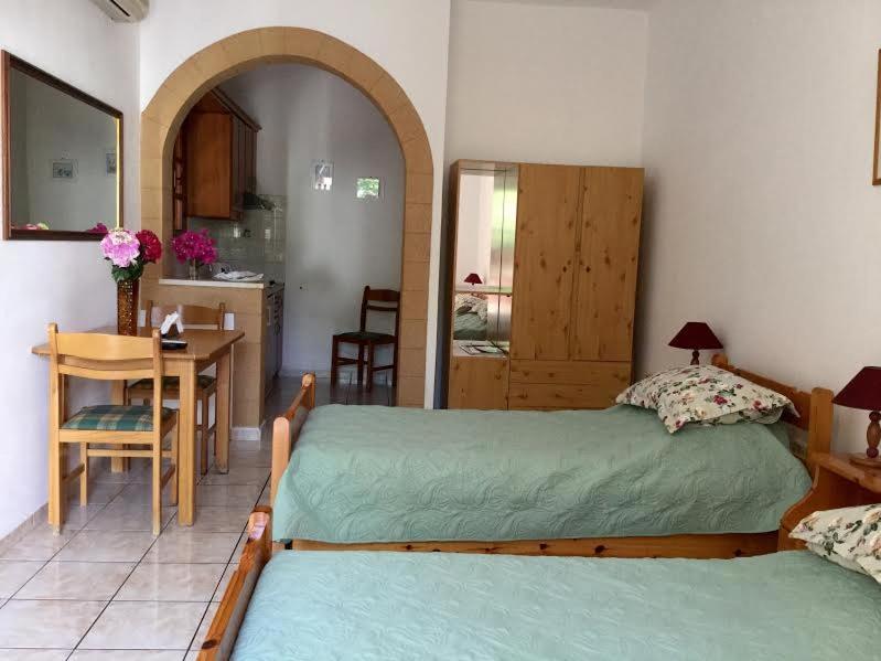 Studio (3 Adults)