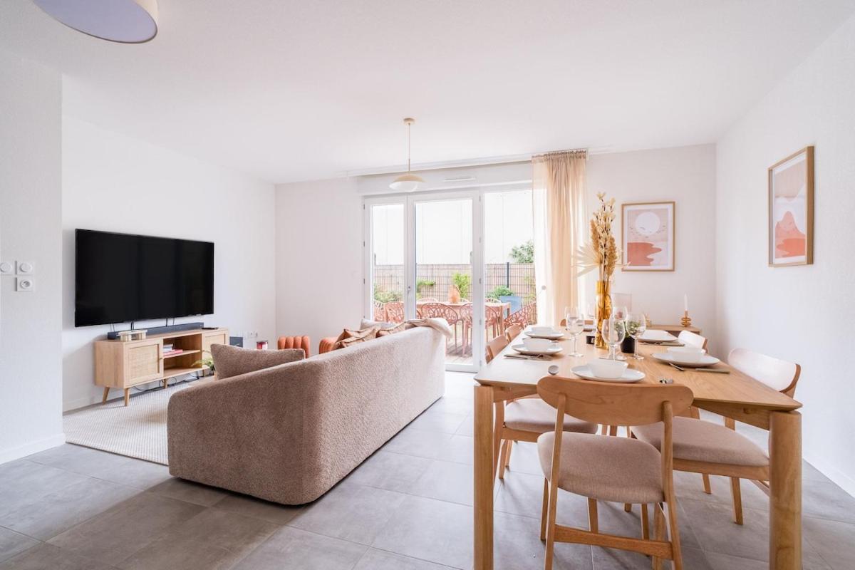 Maison Spacieuse avec Jardin Privé 3 Chambres Parking Gratuit 15 min Toulouse - Chambres d'hôtes Aucamville