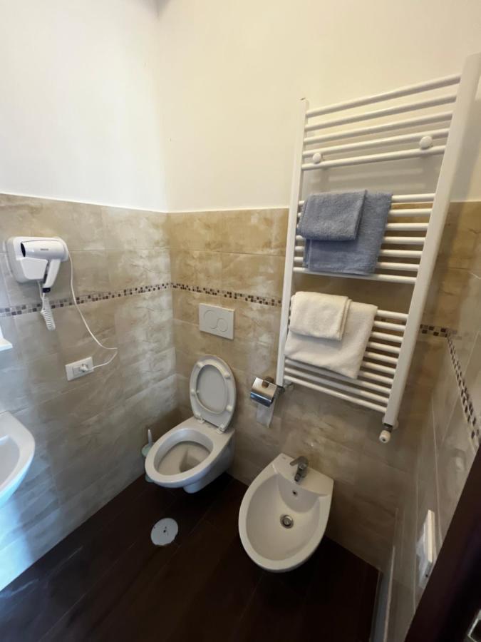 Kamer met Queensize Bed en Balkon