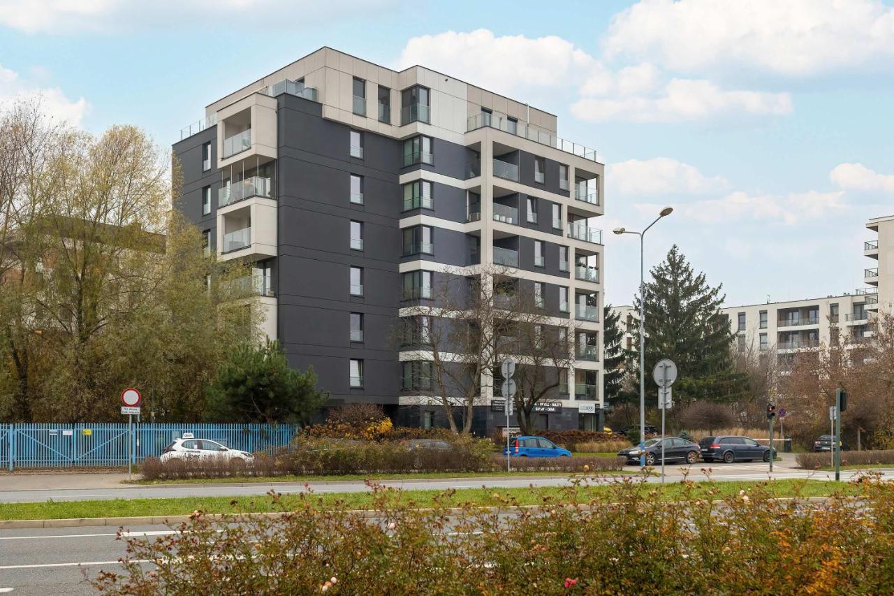 Family Apartment in Cracow with Parking, Desk and Bathtub by Noclegi Renters - B&B Krakow