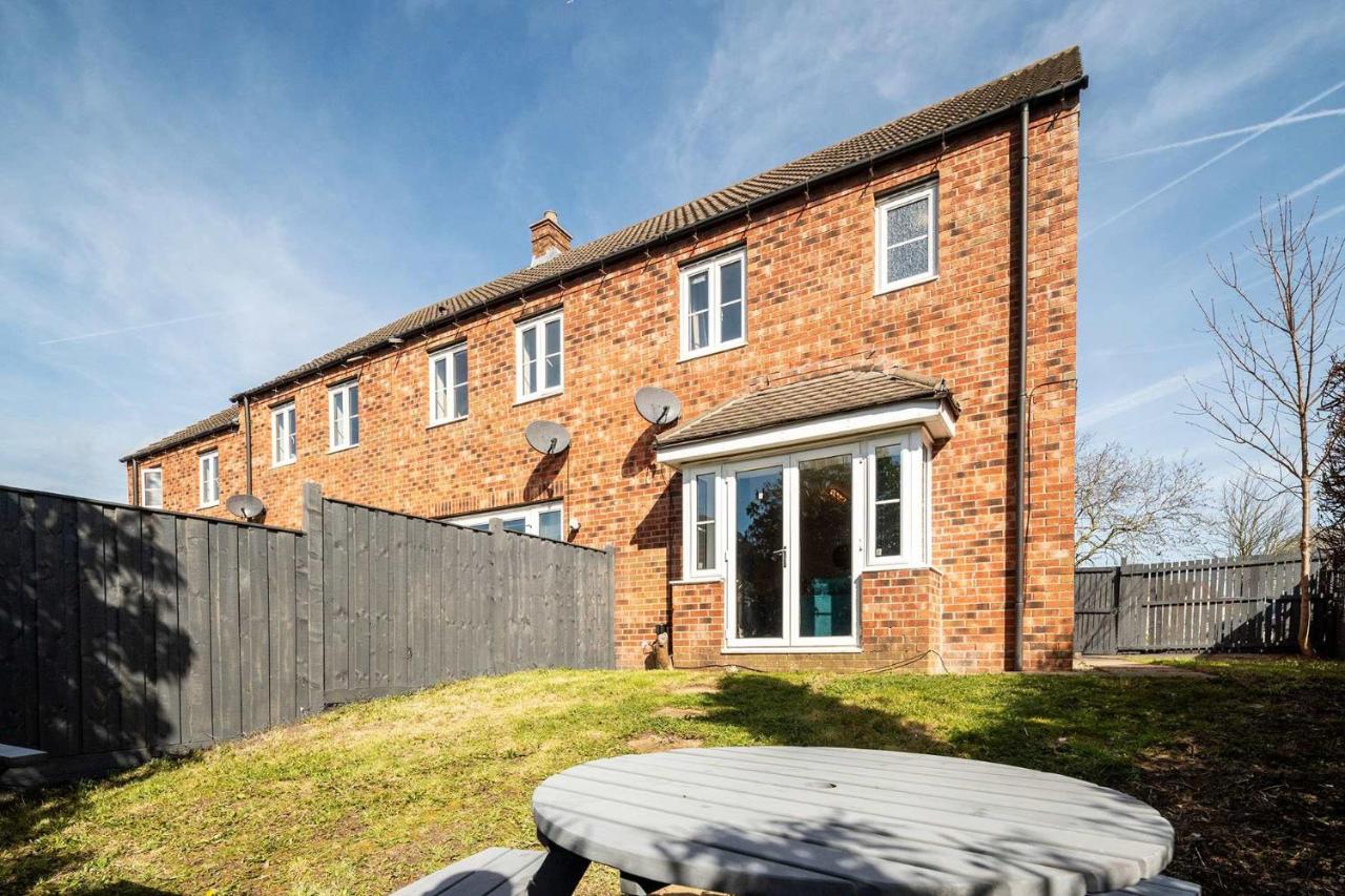 Spacious 3 Bedroom Home with 6 Beds Private Garden and Driveway Parking - Chambres d'hôtes Sheffield