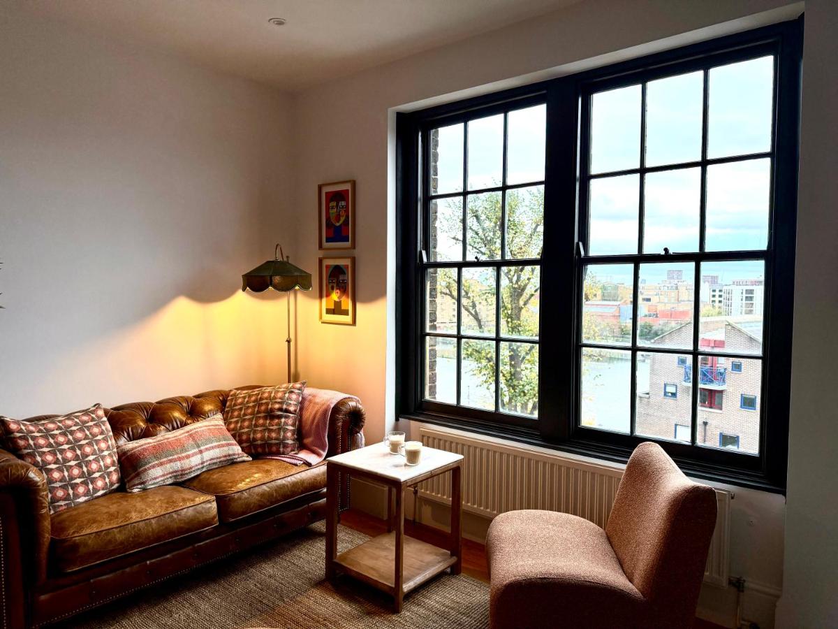 Modern Victorian 2BR Apt - Water & City Views - B&B Londra