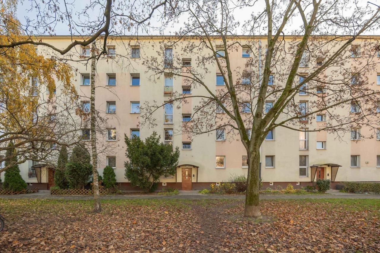 Cozy and Family Apartment close to the Metro in Warsaw by Noclegi Renters - B&B Varsovia