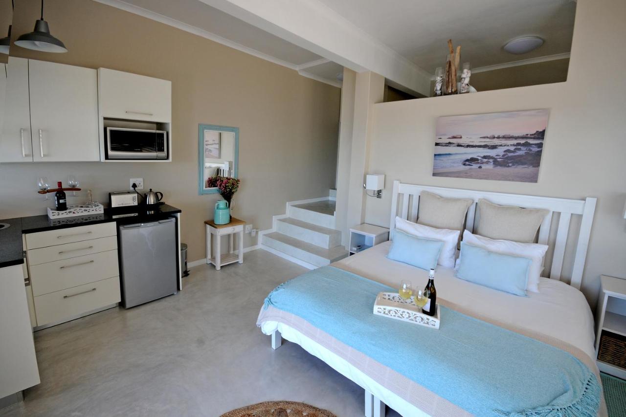 Zweibettzimmer oder Zimmer mit Kingsize-Bett und Meerblick