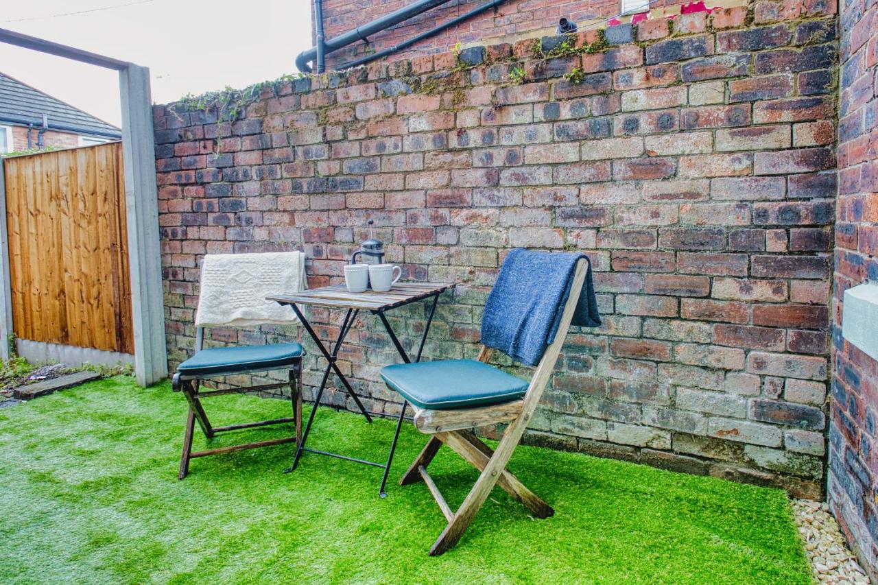 Modern 3-Bed Home Sleeps 6 with Parking & Fast WiFi Perfect for Contractors & Long Stays - Chambres d’hôtes St Helens