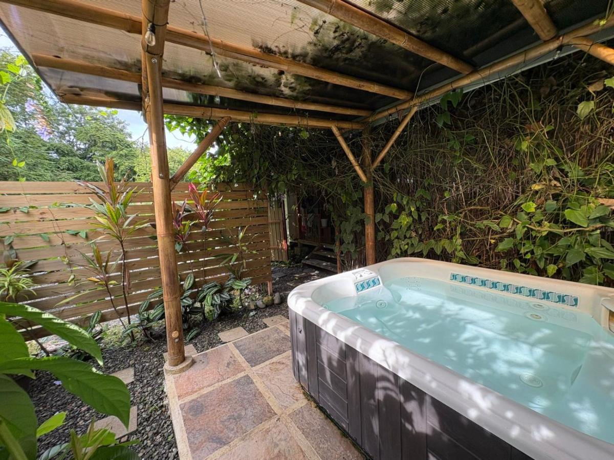 Colibrí Villa, 800 m from Beach - Ferienwohnung Uvita