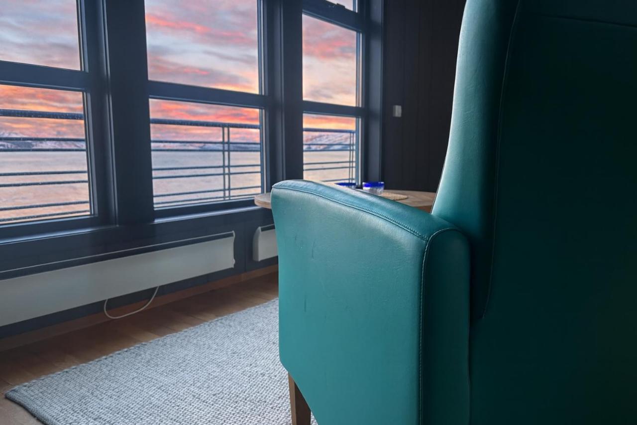 Rooms in spaceious apartment with seaview in city center - Chambres d’hôtes Kirkenes