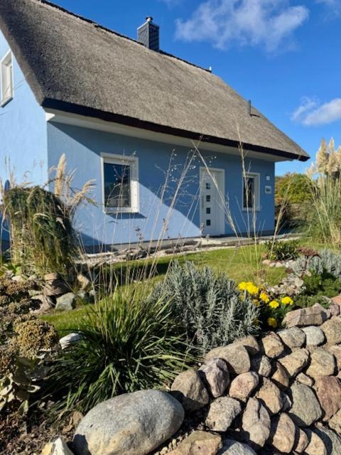 Haus "Kliffruhe" - Ferienwohnung Glowe