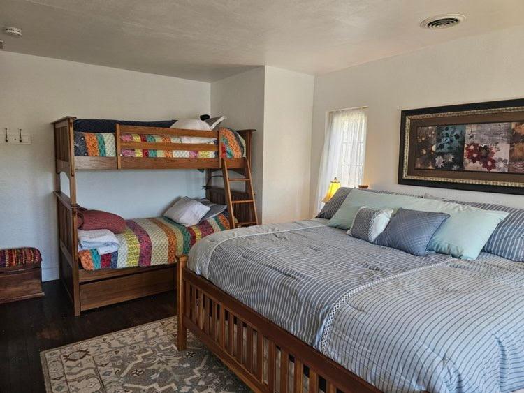 Familienzimmer mit Gemeinschaftsbad