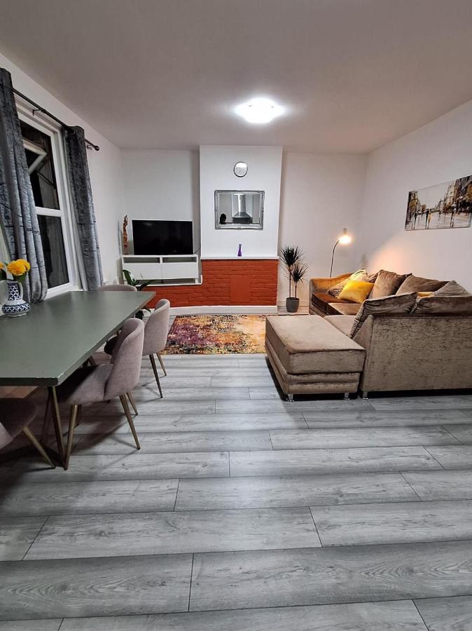 home from home 2 bed flat - B&B Kingston upon Thames