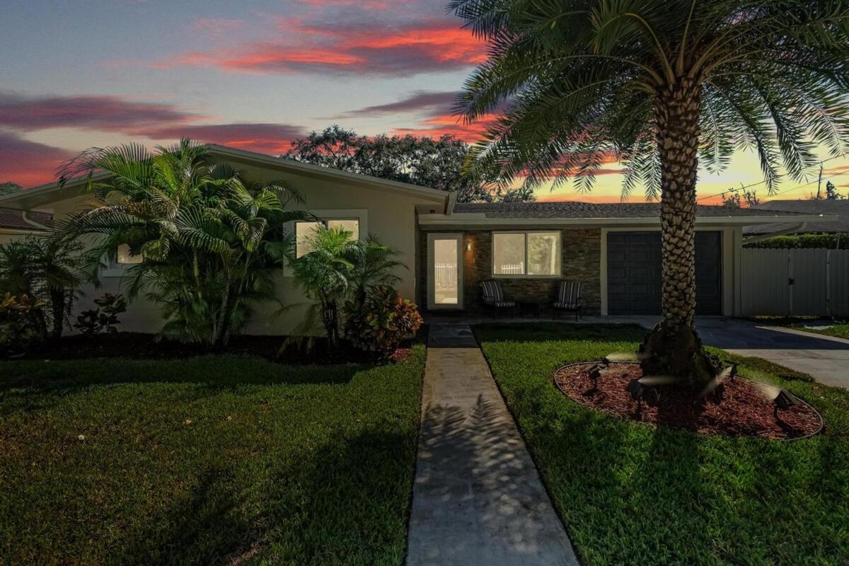 RJ Home Away From Home LLC - Chambres d’hôtes Miami Gardens