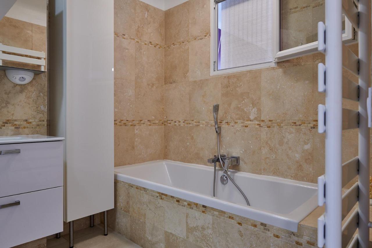 Sète - Coeur de ville et proximité canaux , Appartement plein soleil, Vue St Clair - B&B Sète