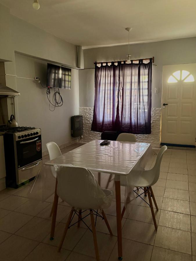 Departamento simple y cómodo en Cipolletti - B&B Cipolletti