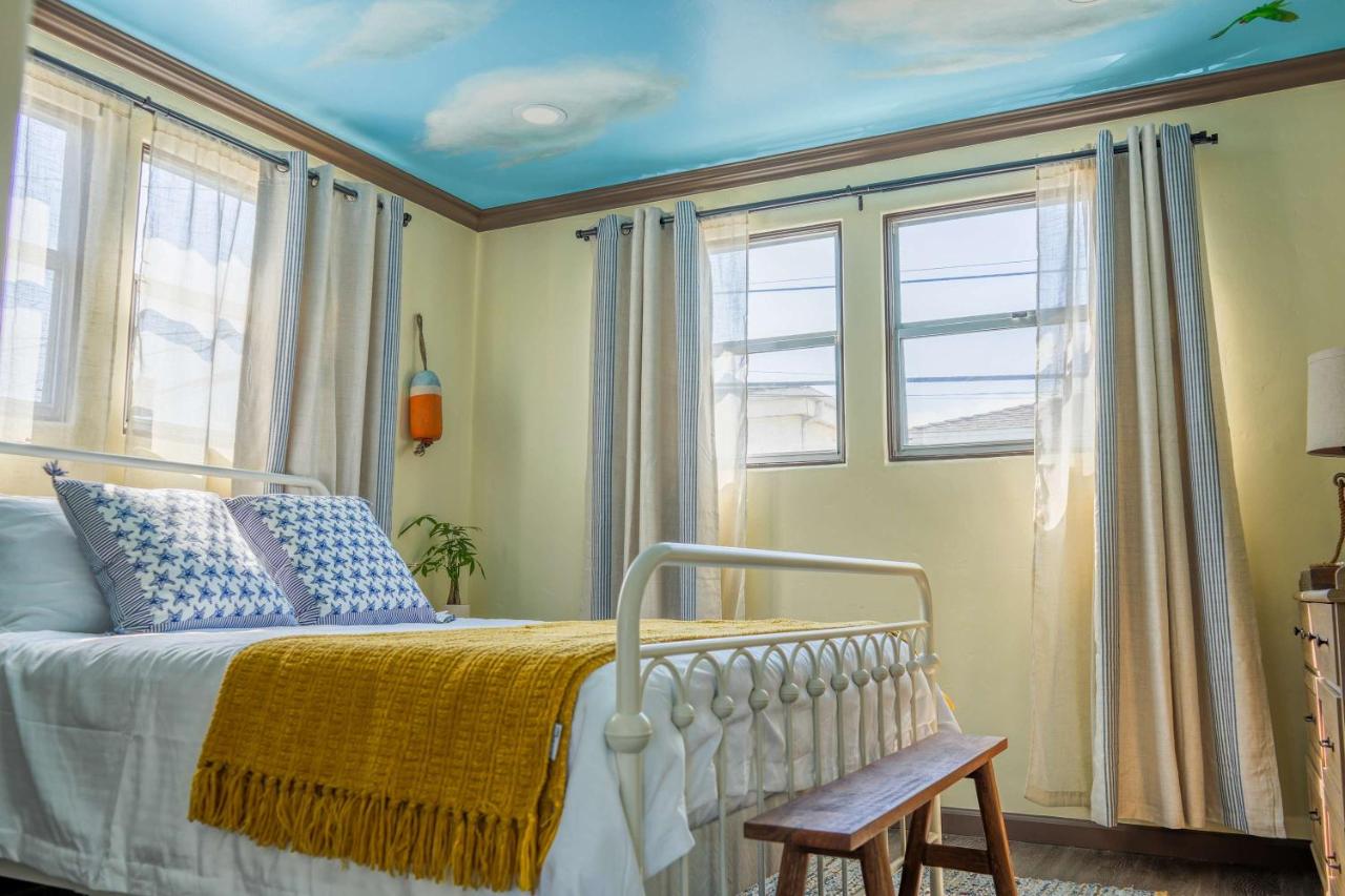 Pet-Friendly Home - 1 Block from Beach - Bed and Breakfast San Diego