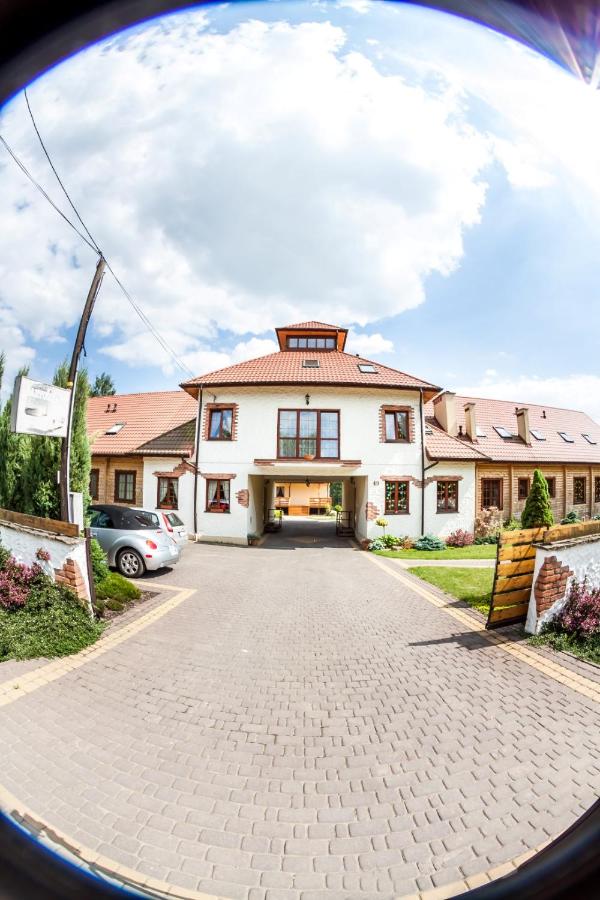 Agroturystyka W Dolinie Stawu - Pokoje Gościnne - Chambres d'hôtes Michałowice